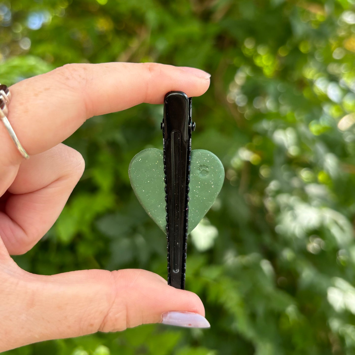 Army Green Polymer Clay Heart Hair Clip – Handmade Hair Accessory